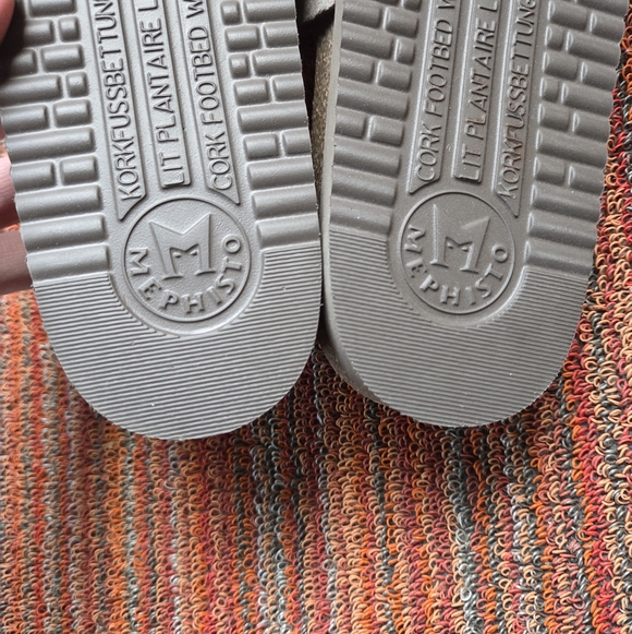 Mephisto NWOT Hanik Beige Suede Slides Sandals Mules Size 39 Warm Grey Beige - Picture 3 of 6
